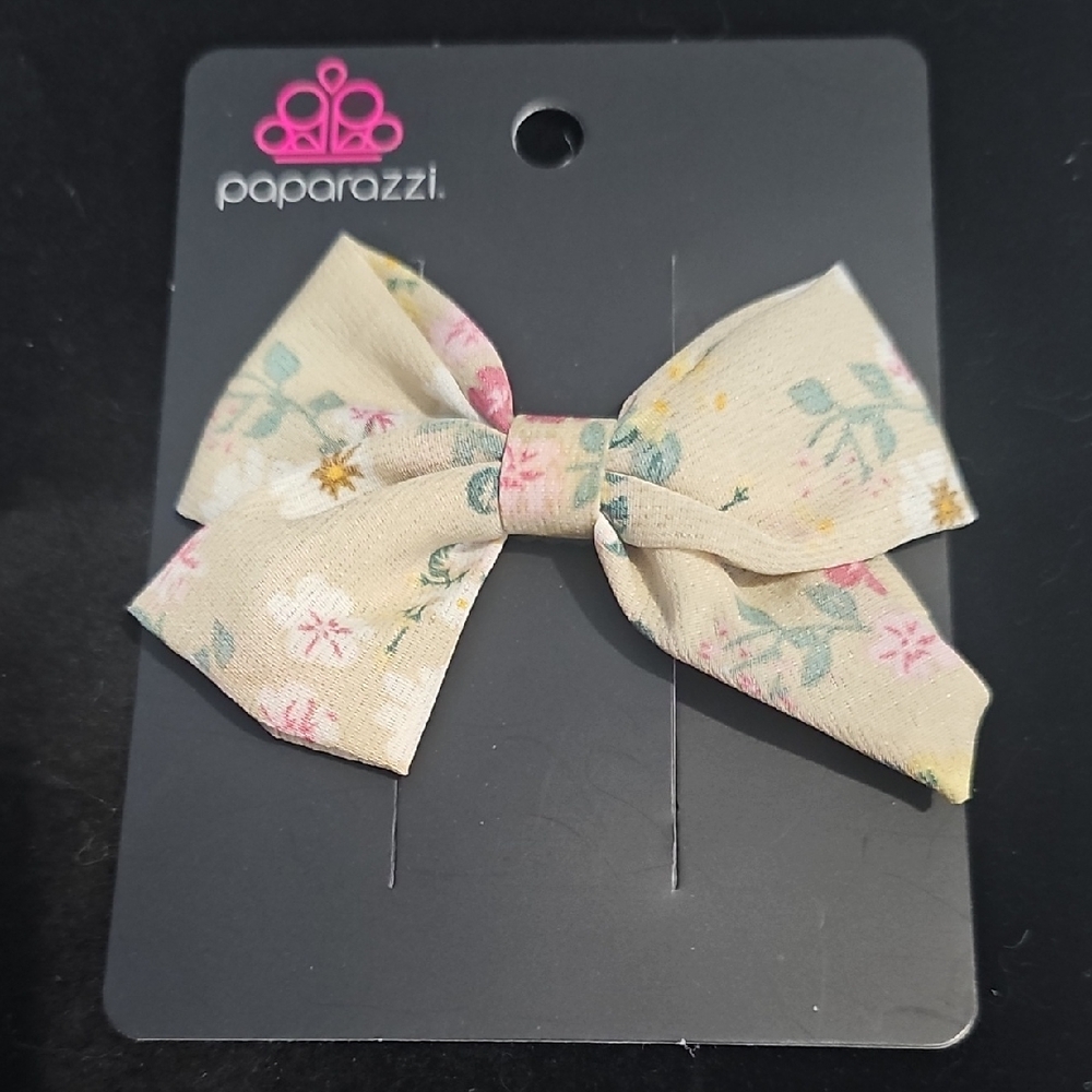 Paparazzi Floral Bow Hair Clip - Cream and Pink